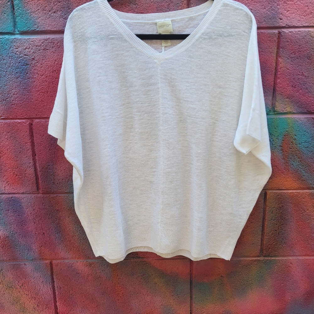 Beautiful white Chico's Zenergy top